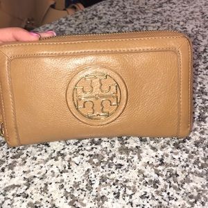 Tory Burch tan wallet
